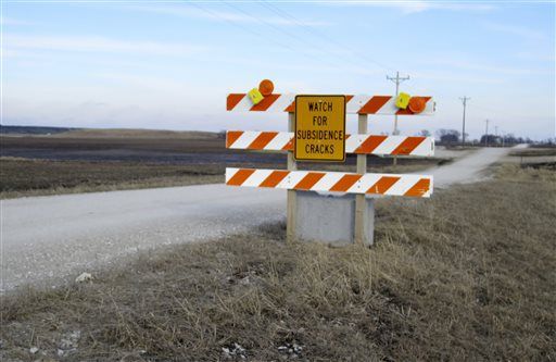 Illinois coal mine owner seeks expansion as fire lingers